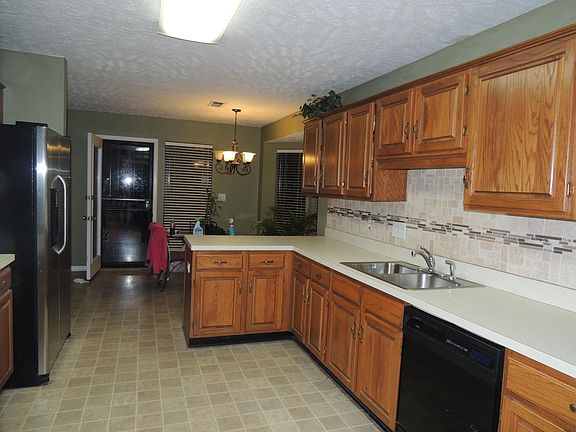 Large eat in kitchen with lots of space.