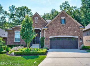 5520 Woodfall Rd, Clarkston, MI 48348