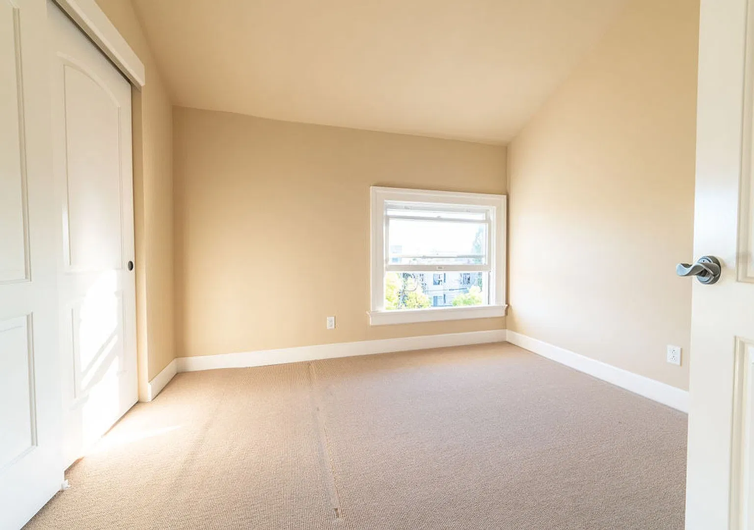 412 Monte Vista Ave. — Photo 2