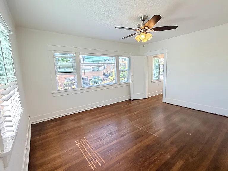 143 W Ivy St — Photo 16