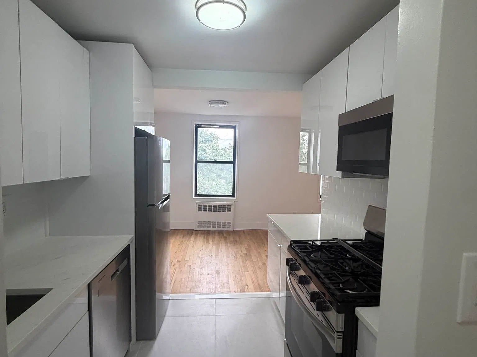 3255 Randall Ave — Photo 3