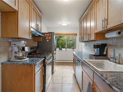 336 Central Park Avenue #J11, Scarsdale, NY, 10583