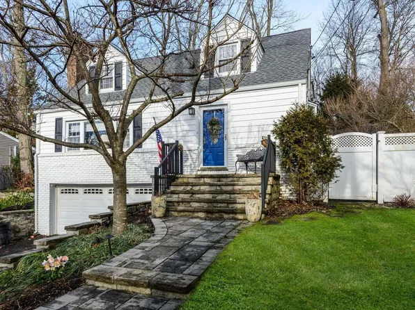 105 Abbott Drive, Huntington, NY 11743