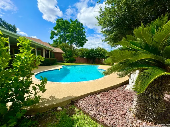 8600 Autumn Sunset, Windcrest, TX 78239