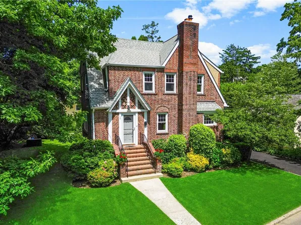 15 Pine Brook Drive, Larchmont, NY 10538
