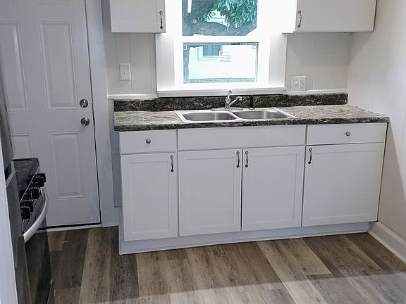 4th image of 204 Hobson Ave