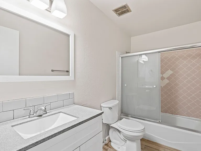 Park Town Homes — Photo 12
