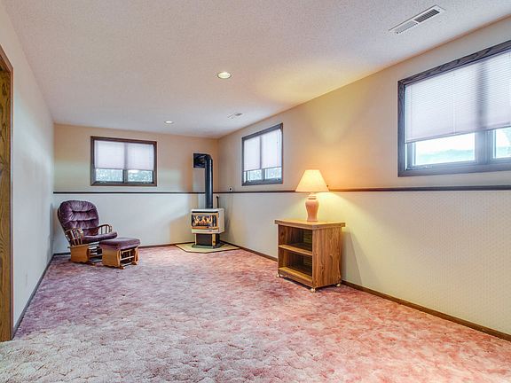 5th image of 2838 Richard Dr N