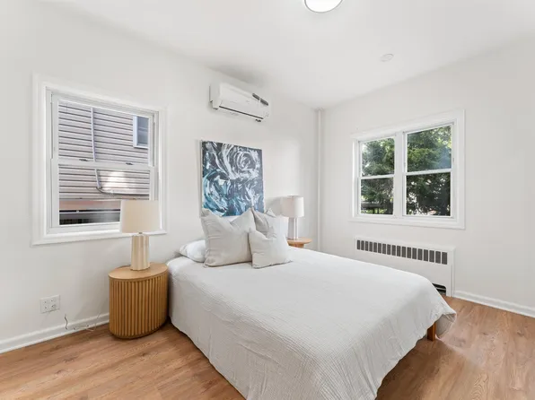 114 Oak Street image 16 of 41