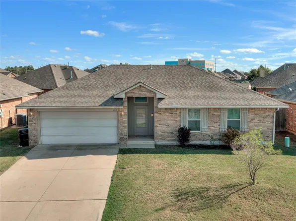 604 Heather Ln, Moore, OK 73160