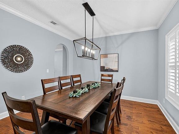 5th image of 386 Belmont Cir