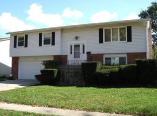 1105 S Oakwood Dr, Mount Prospect, IL 60056