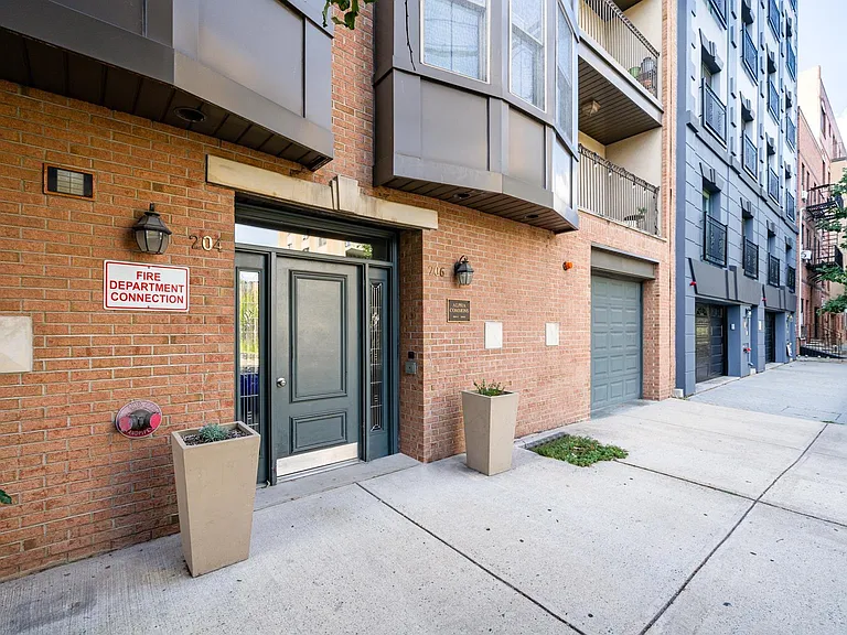204 Jackson St #6 — Photo 17