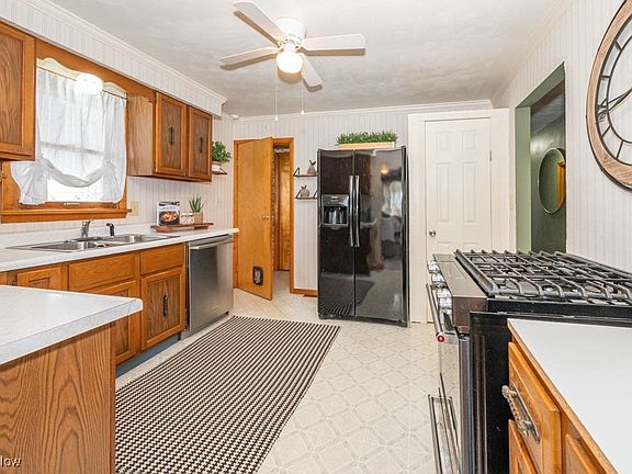 2nd image of 410 Alice St