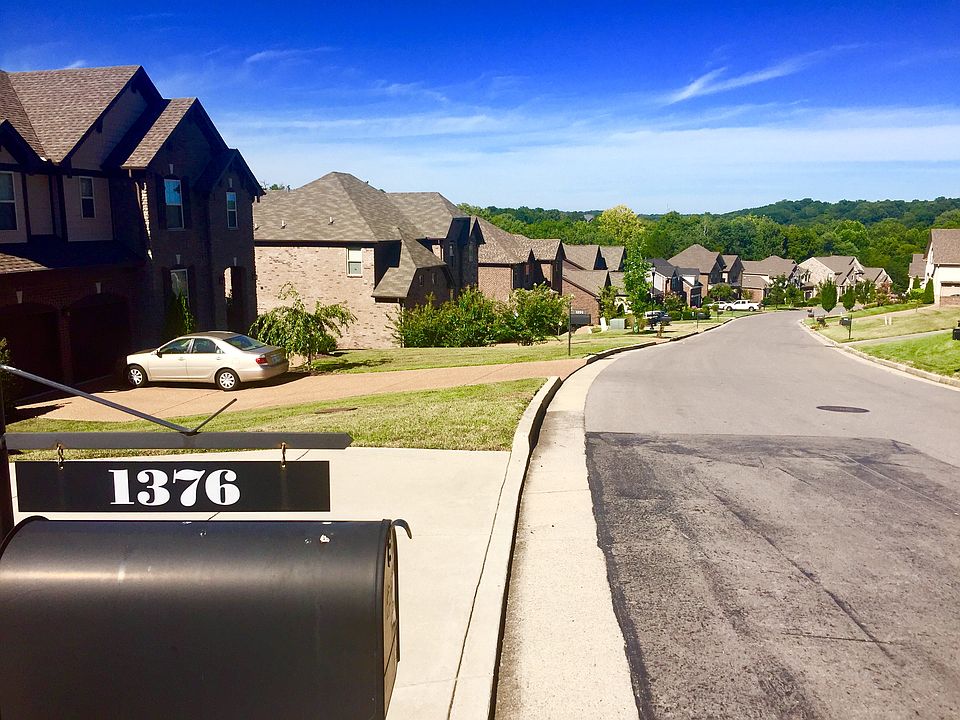 2nd image of 1376 Sweetwater Dr