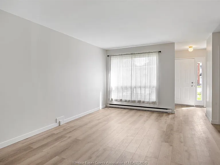 328 Fryer St — Photo 8