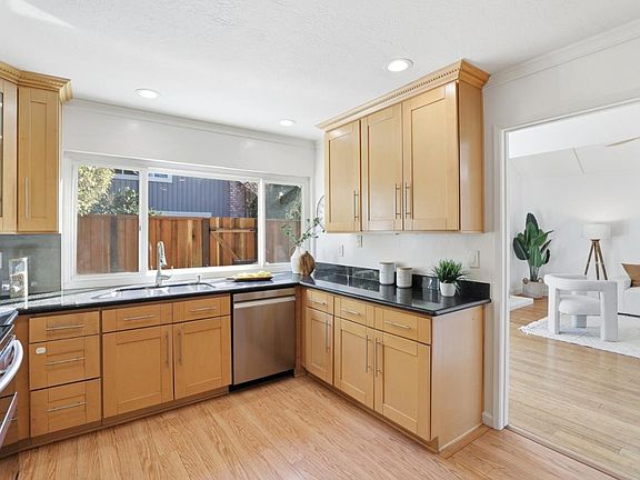 5th image of 514 Pine Wood Ct