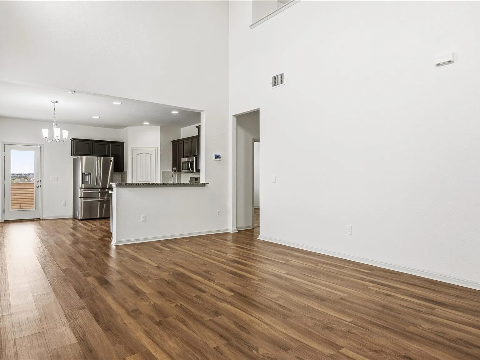 3 bed, 2.5 bath, 1901 sqft, $2,100 — Photo 4