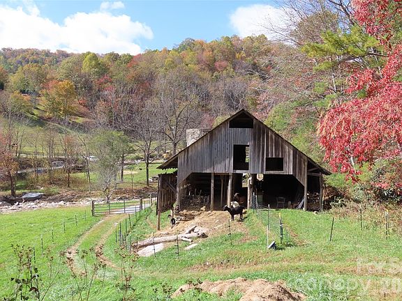 4th image of 1422 Middle Fork Rd
