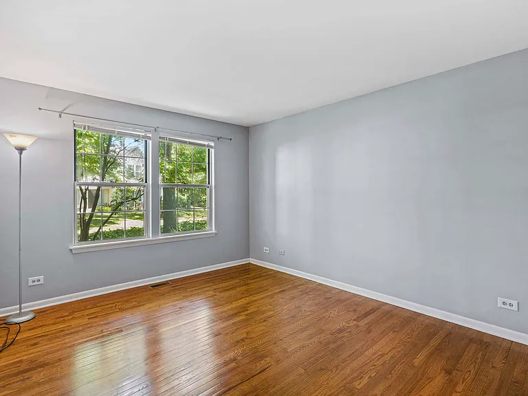 2146 Camden Ln — Photo 10