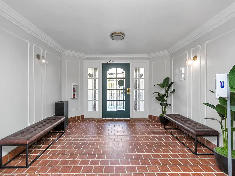 2955 Van Ness — Photo 3