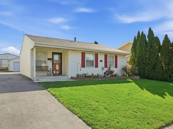 3221 Hopkins St, Steger, IL 60475