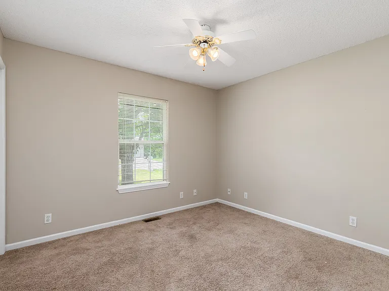131 Sawmill Ln — Photo 17