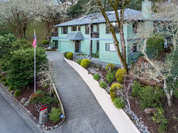 477 Hillsdale Dr, Santa Rosa, CA 95409