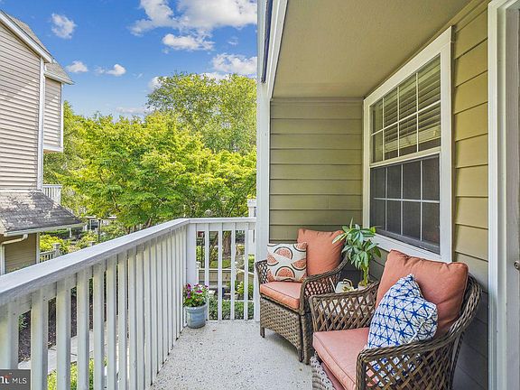5th image of 5715 Chapman Mill Dr #1613