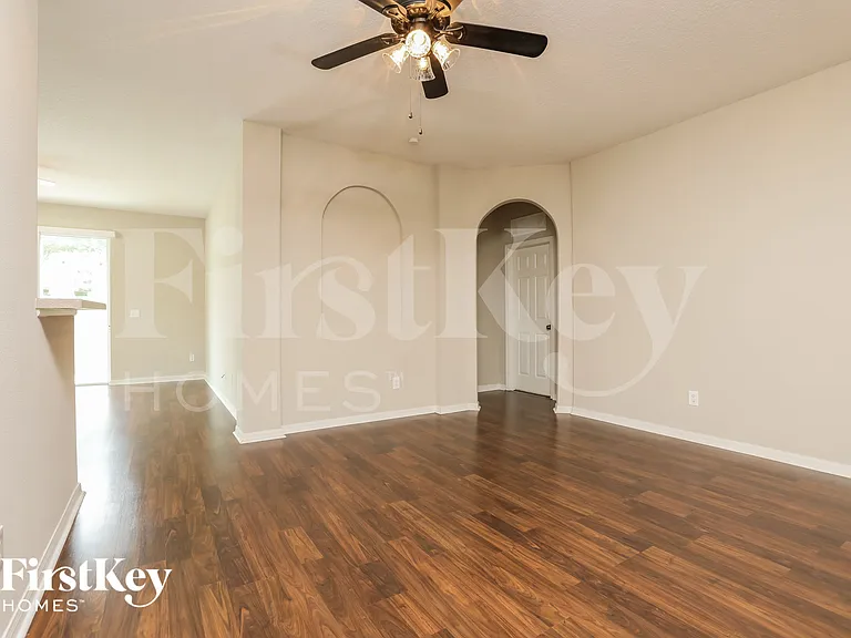 965 Marietta Ln — Photo 2