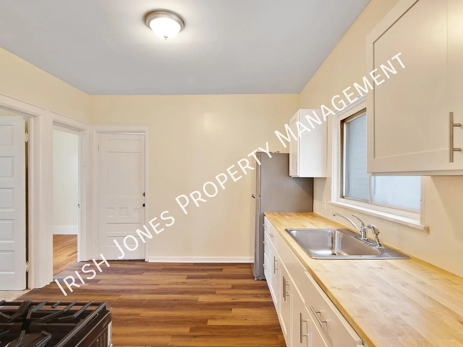 1266 E Ferry St — Photo 2
