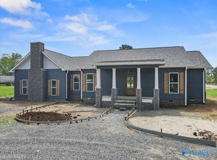 240 Willow Lake Cir, Guntersville, AL 35976