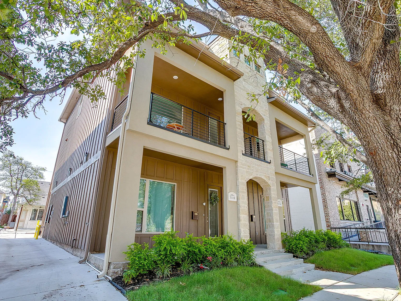 5 bed, 2213 sqft, $7,500 — Photo 2