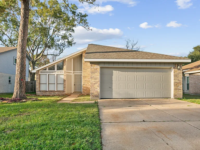 10530 Rippling Fields Dr — Photo 1