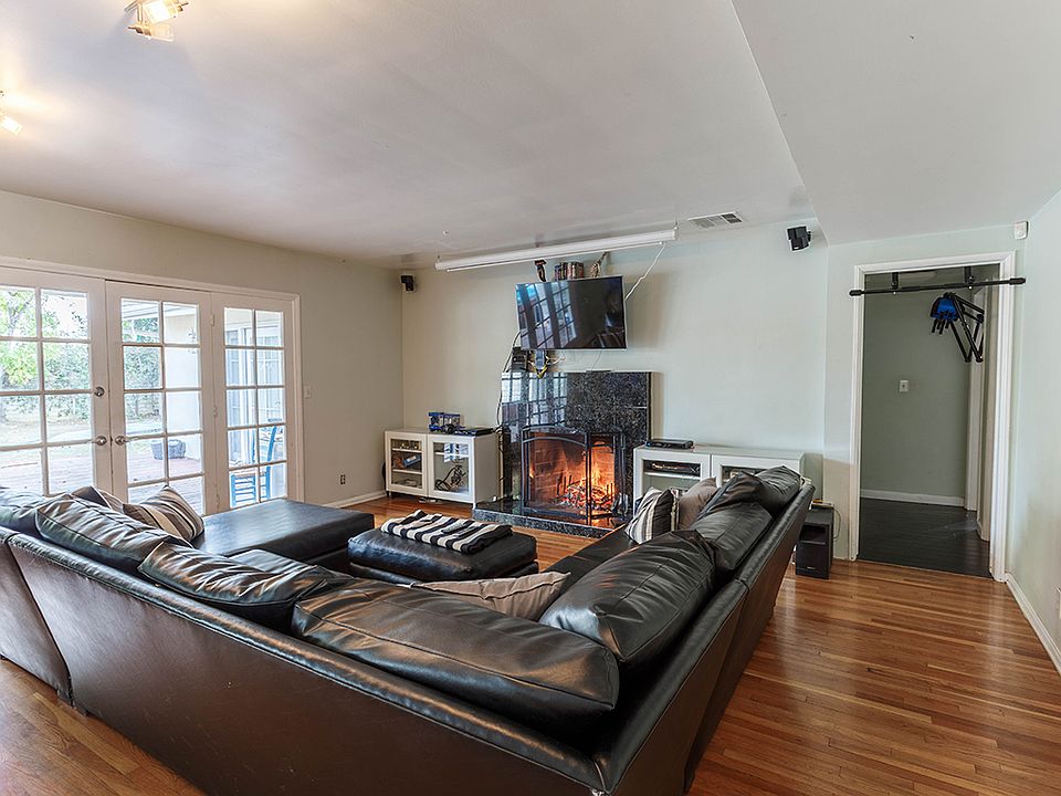 1st image of 8306 Gladbeck Ave