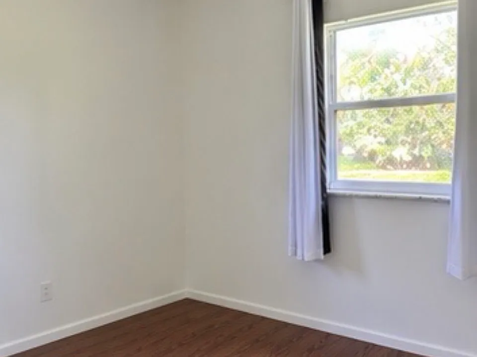 711 East Ct