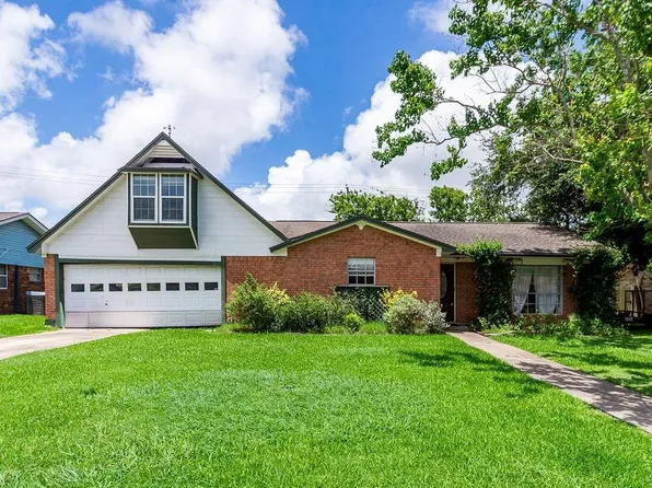 618 W 9th St, Freeport, TX 77541