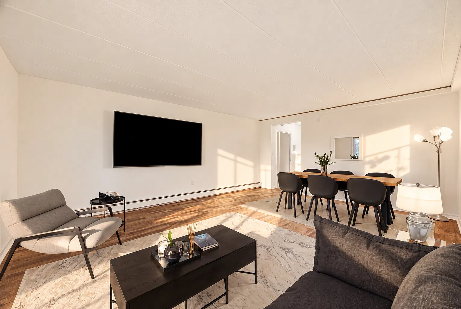 2 bed, 945 sqft, $2,800 — Photo 3