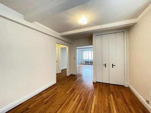 5th image of 324 E 41st St APT 401C