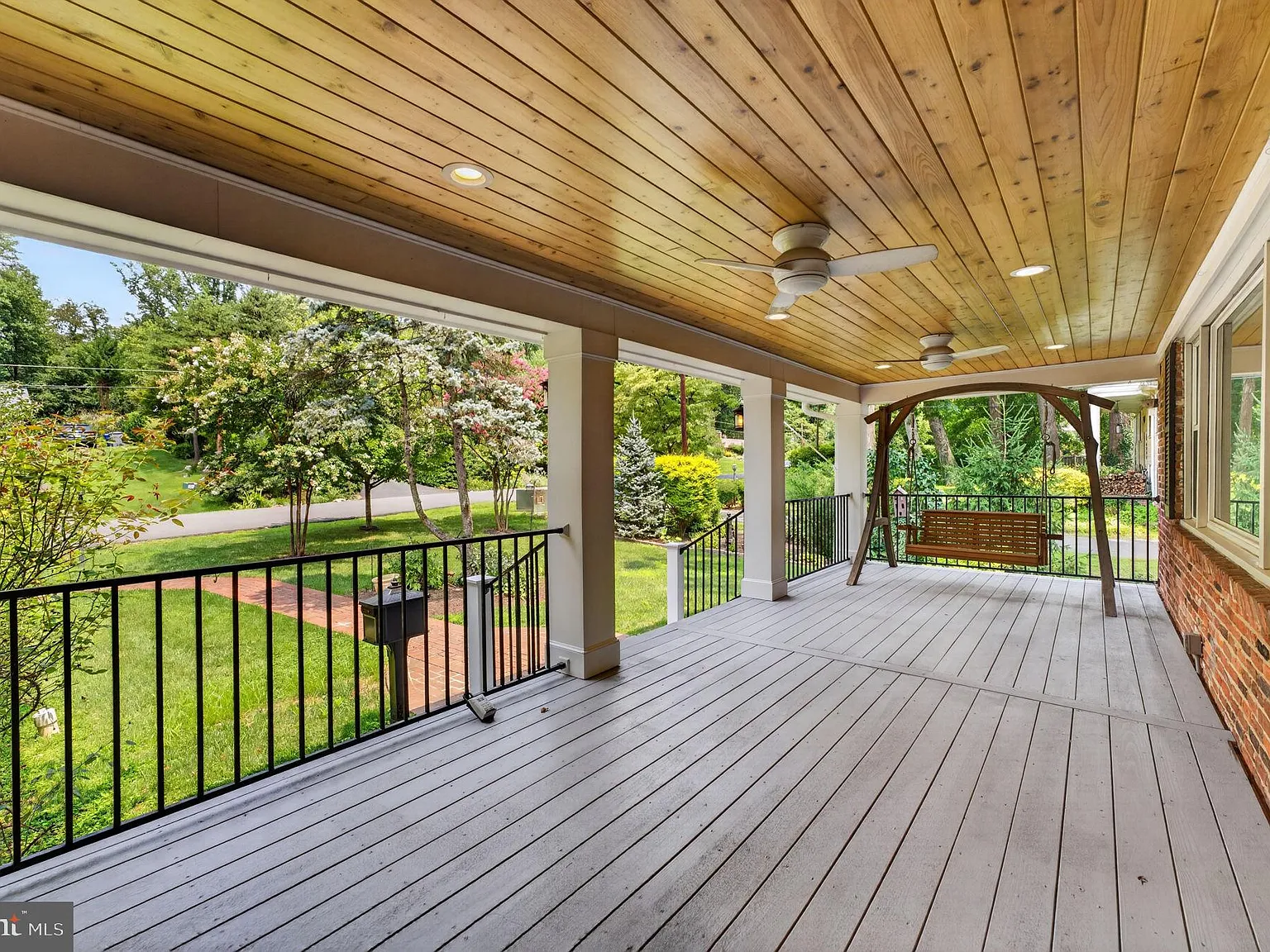 4 bed, 3.0 bath, 3423 sqft, $5,900 — Photo 4