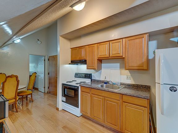3rd image of 61 Lake Pl APT 302