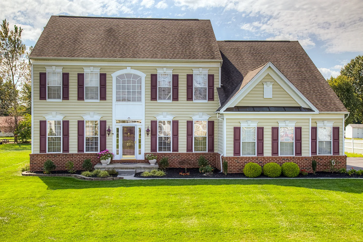 Stunning 4 bedroom, 2.5 bath, 2 story colonial Coming soon — Photo 1