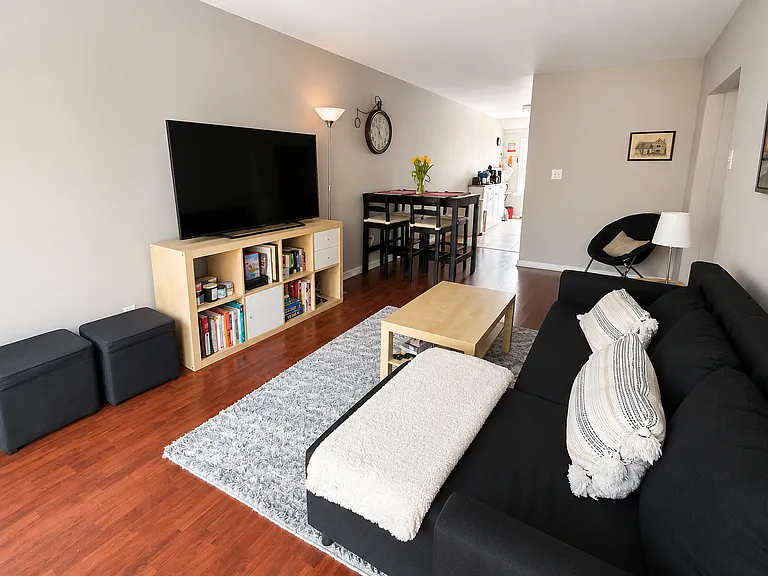 327 S 20th St #3 — Photo 13