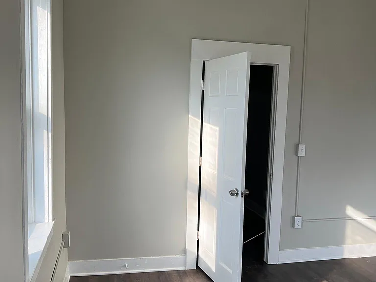 329 Ellicott St #UPPER — Photo 29