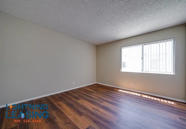 10250 Commerce Ave #216 — Photo 23