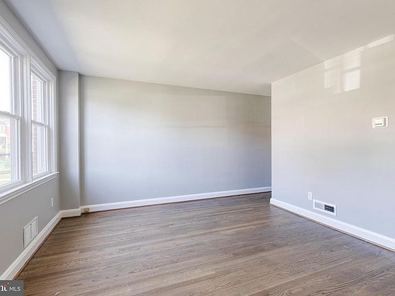 2nd image of 633 Lucia Ave