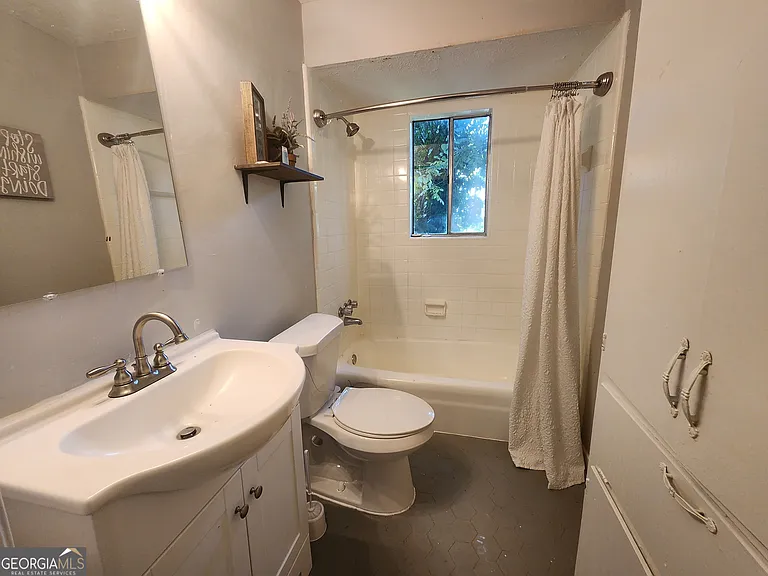 917 Oakview Ave #C — Photo 3
