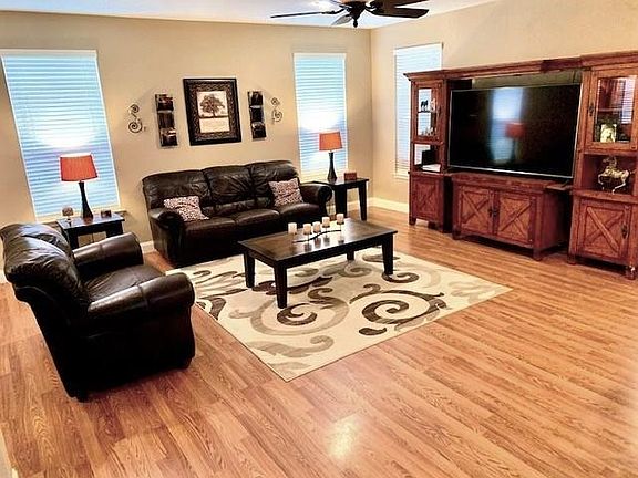 4th image of 1503 Legend Oaks Ln