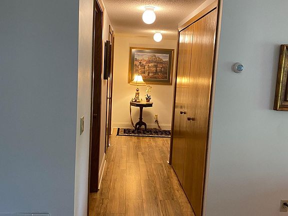Hallway to bedrooms