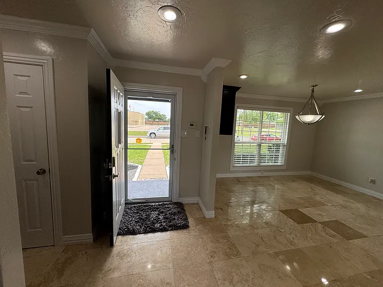 1705 Hawthorne Ln — Photo 23